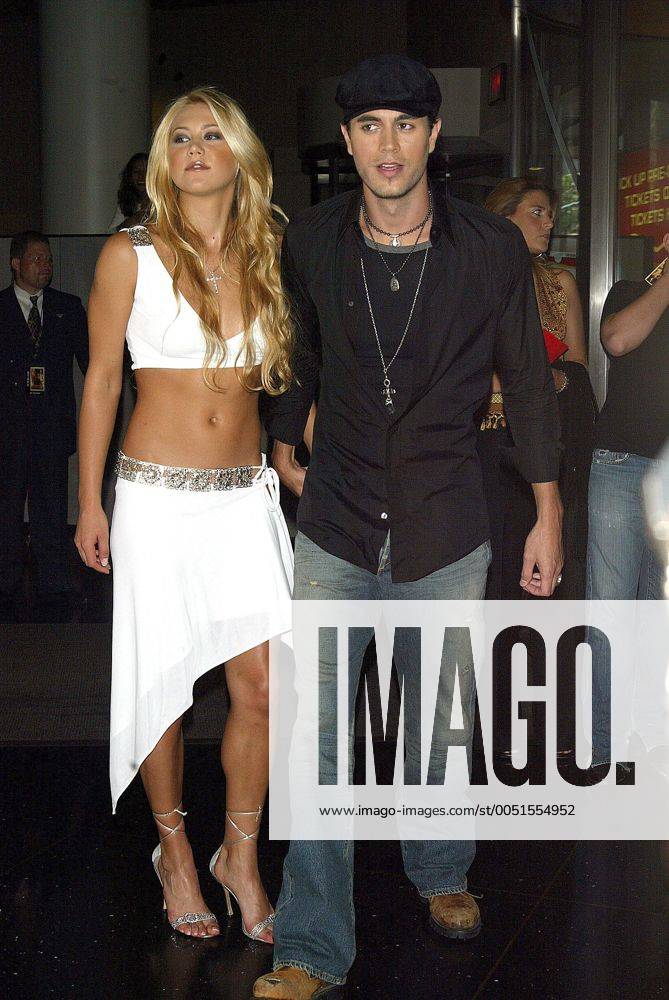 Sänger Enrique Iglesias (ESP) mit seiner Freundin Anna Kournikova (RUS) anlässlich der Premiere des Films - Once Upon a Time in Mexico - in New York NYP2003090777