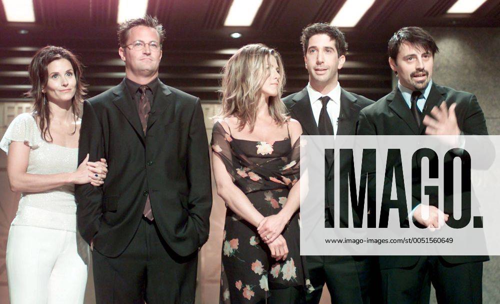 V.l.n.r.: Schauspieler Courteney Cox Arquette, Matthew Perry, Jennifer Aniston, David Schwimmer und Matt LeBlanc (alle USA) anlässlich der - NBC TV 75. Anniversary Ceremonies - in New York City (nyp2002050604)