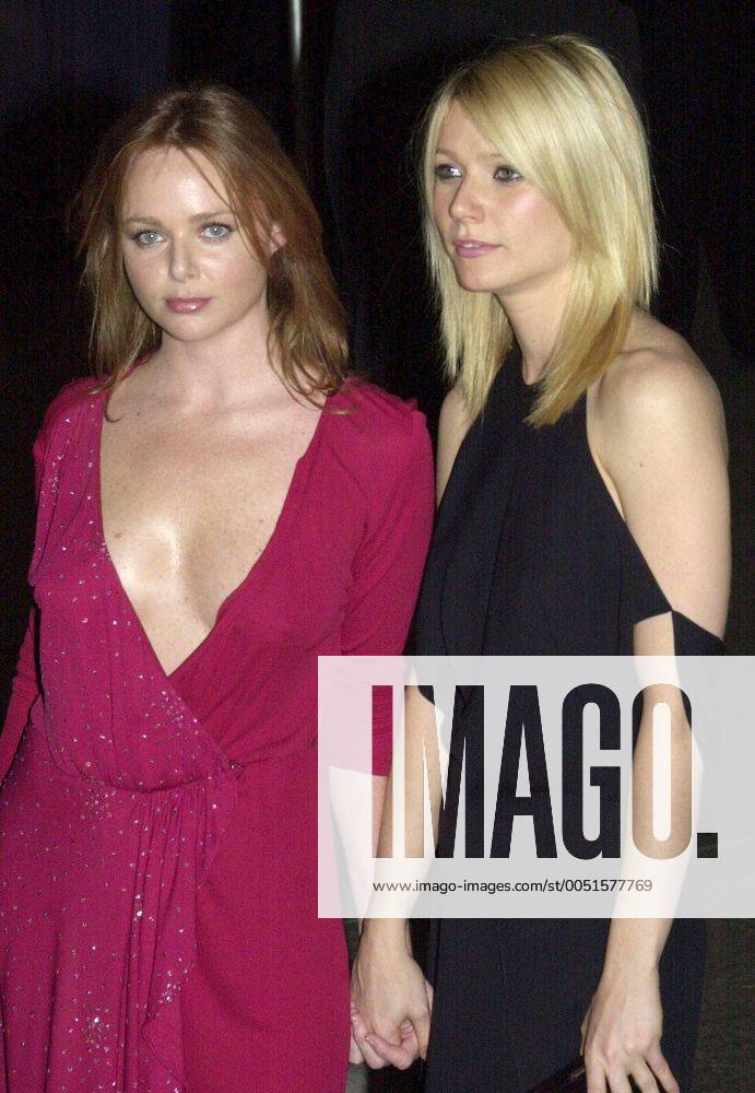 Designerin Stella McCartney (li., GBR) und Schauspielerin Gwyneth Paltrow (USA) anlässlich einer Kunstausstellung mit Exponaten von Jaqueline Kennedy in New York - (NYP2001042410)