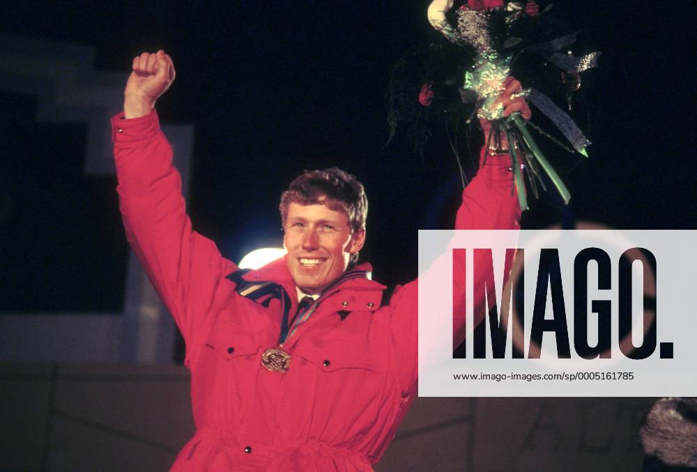 Pirmin Zurbriggen (Schweiz) bejubelt seinen Olympiasieg in der Abfahrt 1988 Alpiner Skilauf OS Winter Herren Olympische Winterspiele Calgary 1988, Spiele, Ski Alpin, Skisport, Abfahrt Einzelbild Nakiska Freude,