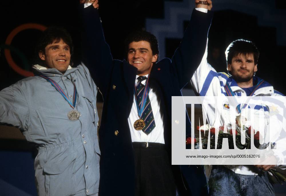 Siegerehrung Slalom bei den olympischen Winterspielen 1988, v.li.: Frank Wörndl (BR Deutschland), Alberto Tomba (Italien) und Paul Frommelt (Liechtenstein) Alpiner Skilauf OS Winter Herren Olympische Winterspiele Calgary 1988, Spiele, Ski Alpin, Slalom Gruppe Nakiska Freude,