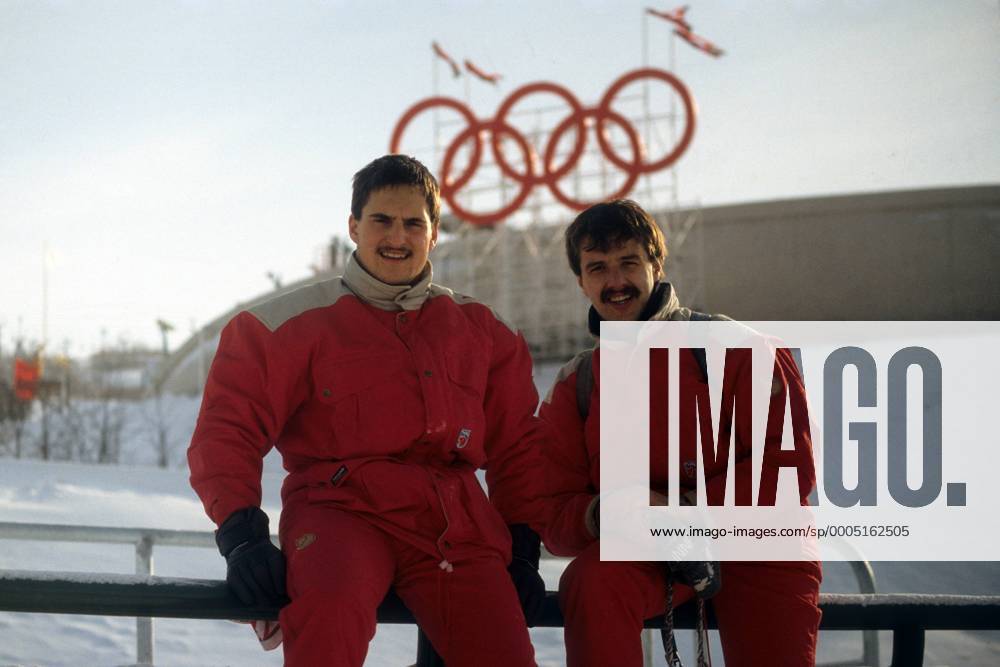 Georg Hackl (li.) und Johannes Schettel (beide BR Deutschland) Rennrodeln OS Winter Herren Olympische Winterspiele Calgary 1988, Spiele, Rodeln, Rennschlitten, Rennschlittensport Gruppe Calgary