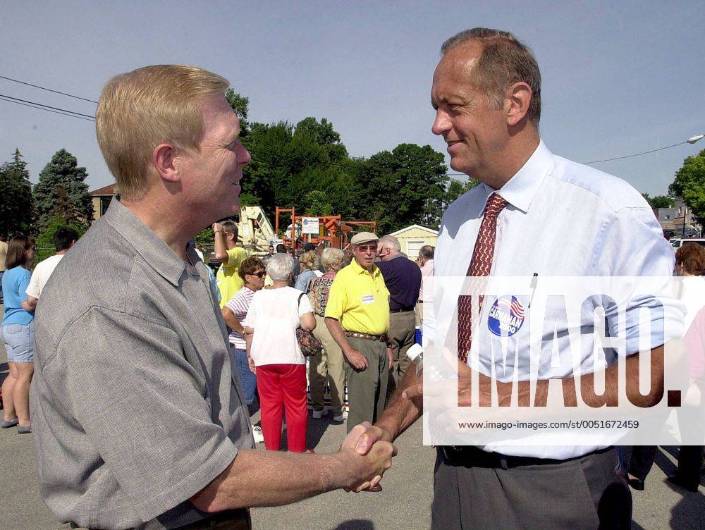 Bill Bradley (re., USA Demokraten) und Kongressabgeordneter Richard Gephardt (Demokraten St.Louis) während der Carnahan Working Families Whistlestop Train Tour in Crystal City SLP2000072204