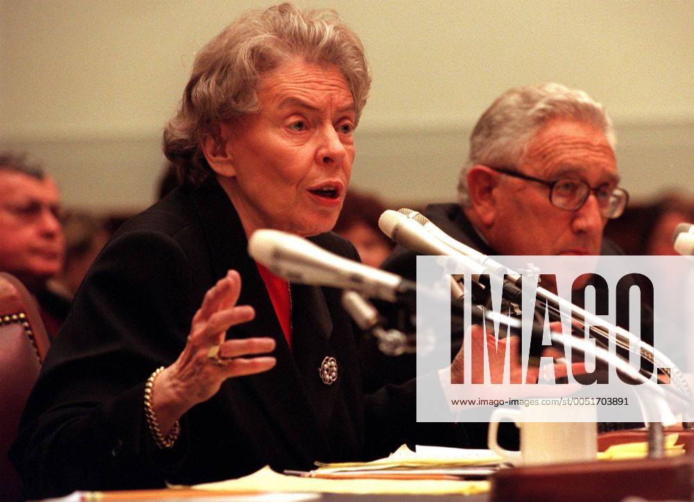 Jeane Kirkpatrick und Henry A. Kissinger (beide USA) anlässlich einer Anhörung in Washington D.C. - (WAP99031001)
