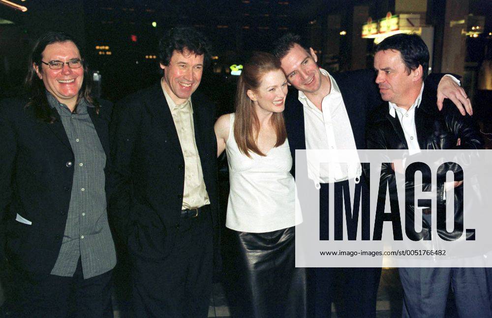 V.l.n.r. Produzent Stephen Woolley, Schauspieler Stephen Rea (IRL), Schauspielerin Julianne Moore (USA), Schauspieler Ralph Fiennes (GBR) und Regisseur Neil Jordan anlässlich der Premier des Films - The End of the Affair - in Los Angeles - LAP99120201