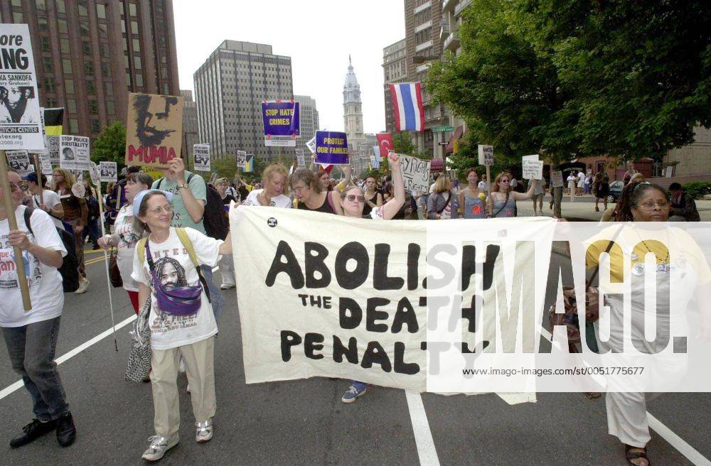 Unity 2000-March - Gegner der Todesstrafe während einer gemeinsamen Demonstration verschiedener Interessensverbände in Philadelphia - (PHI2000073004)