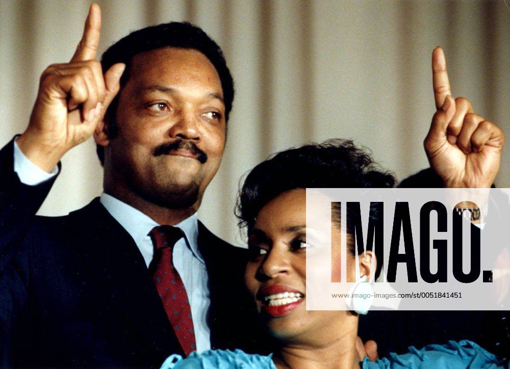 Jesse Jackson mit Ehefrau Jacqueline (beide USA) anlässlich eines Wahlsieges in Washington D.C. - - ARK1988050316