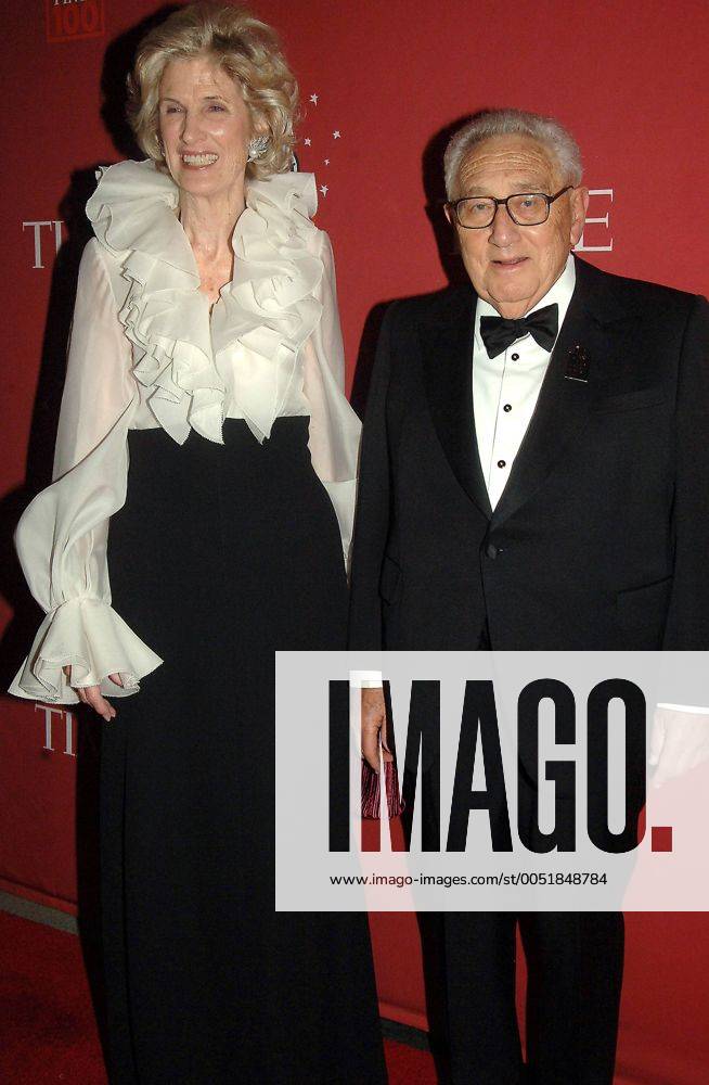 Dr. Henry Kissinger (USA) und Ehefrau Nancy anlässlich der Time Magazine-Gala zur Veröffentlichung der Liste mit den 100 einflussreichsten Persönlichkeiten in New York City - (NYP2007050816)