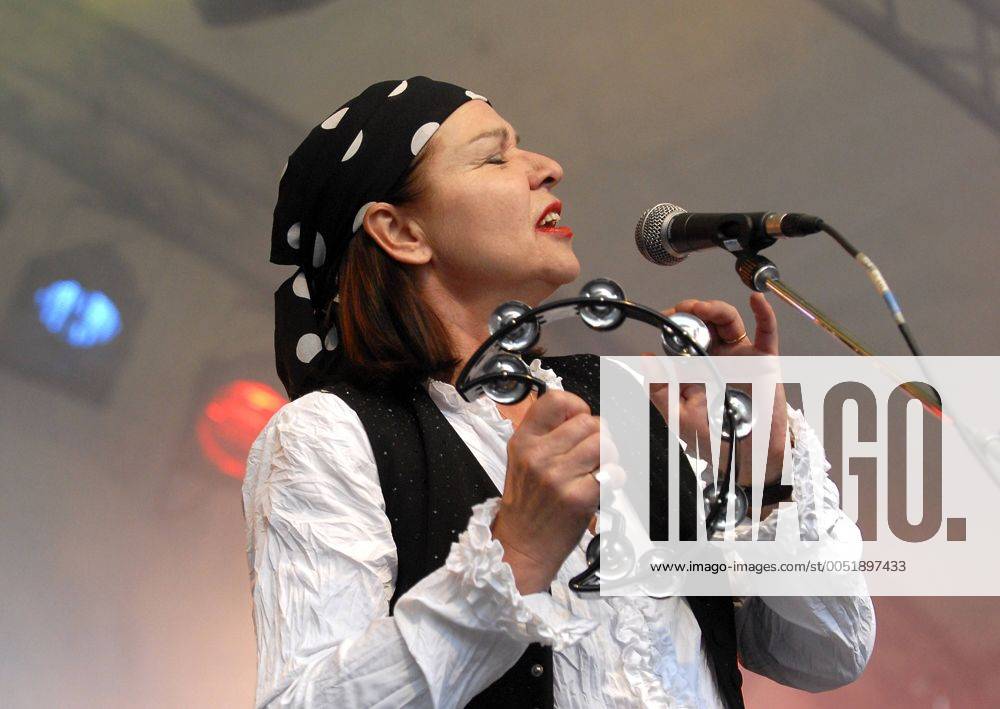 Sängerin Inga Rumpf (GER) während eines Konzertes anlässlich der 15. - Düsseldorfer Jazz Rally -