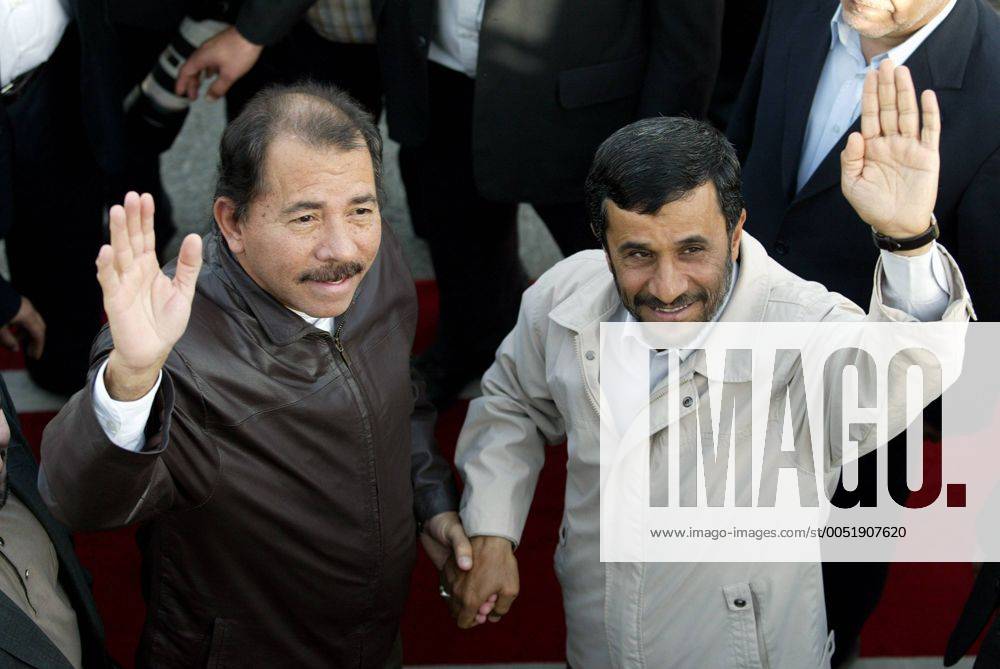 Präsident Mahmoud Ahmadinejad (re., IRI) neben Präsident Daniel Ortega (li., NCA) anlässlich eines Treffens in Teheran - (irn20070610100)