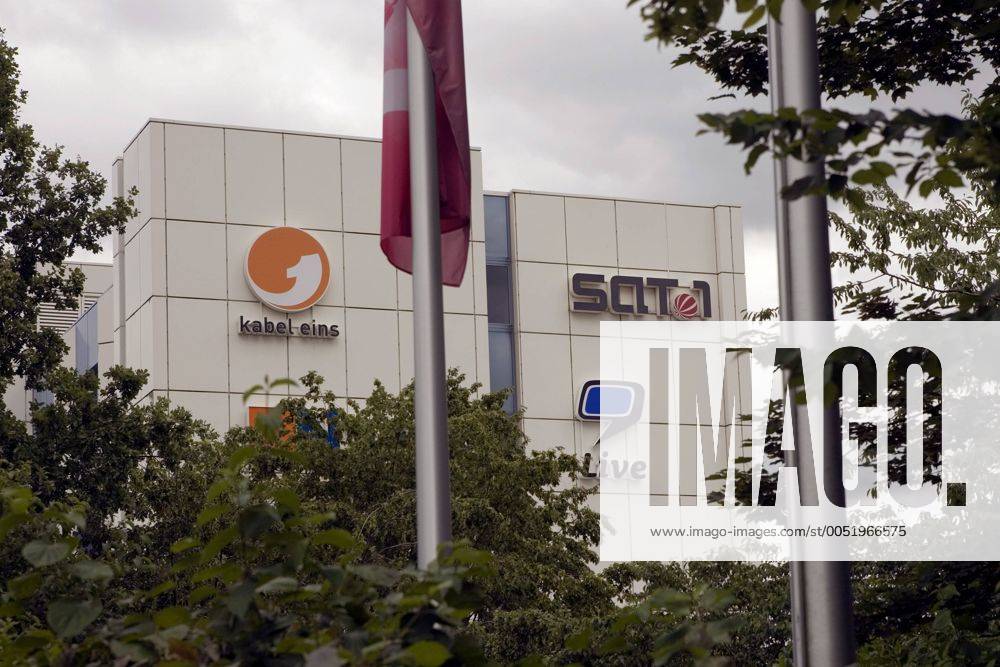 Schriftzüge von Kabel 1, Sat.1 und NeunLive am Unternehmenssitz der ProSiebenSat.1 Media AG in Unterföhring