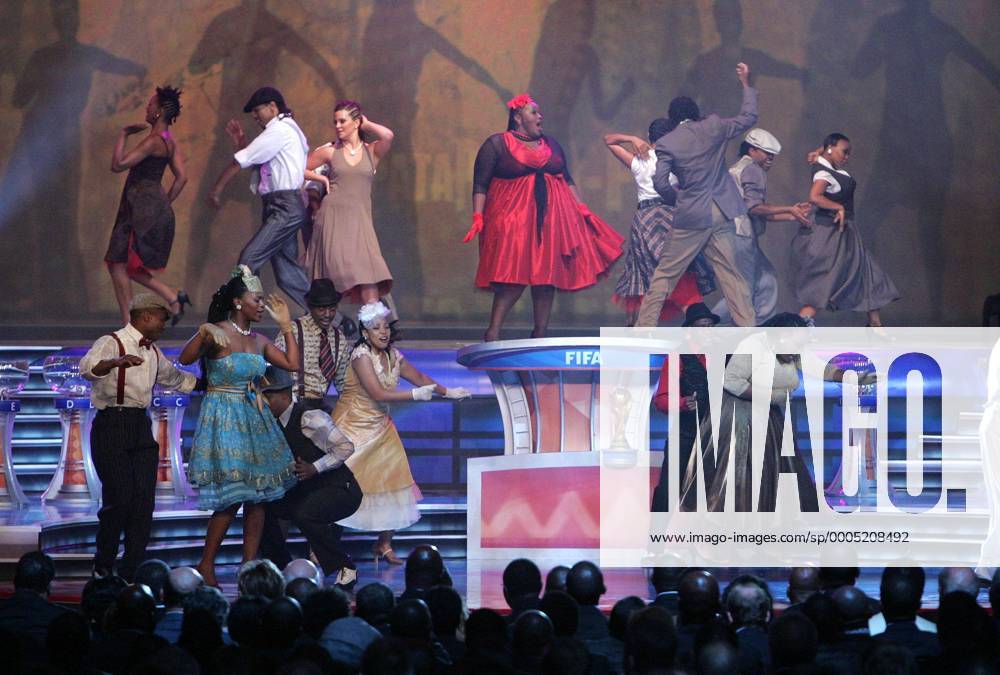 Soweto Gospel Choir during the FIFA Final Draw for the FIFA World Cup 2010 South Africa held at the Cape Town International Convention Centre (CTICC) on the 4th December 2009. ZWEIx Mediax o0 Show Showprogramm Rahmenprogramm o00 Musik