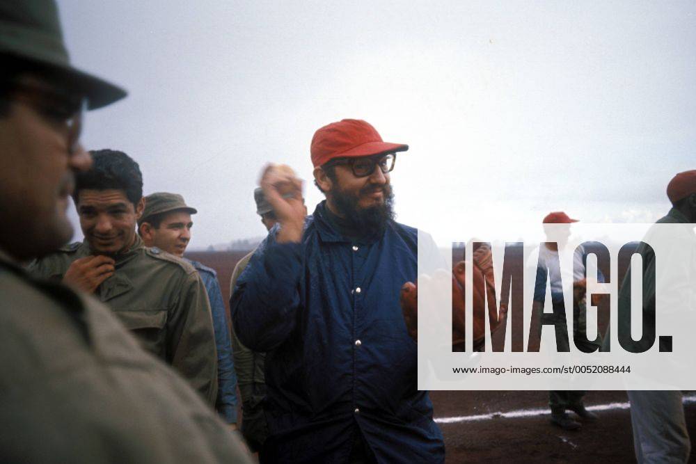 Präsident Fidel Castro (Mitte, CUB) bei einem Baseballspiel