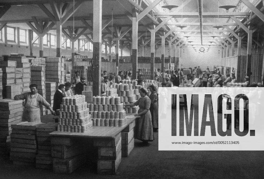 Historisches Foto der Produktion Halberstädter Würstchen und
