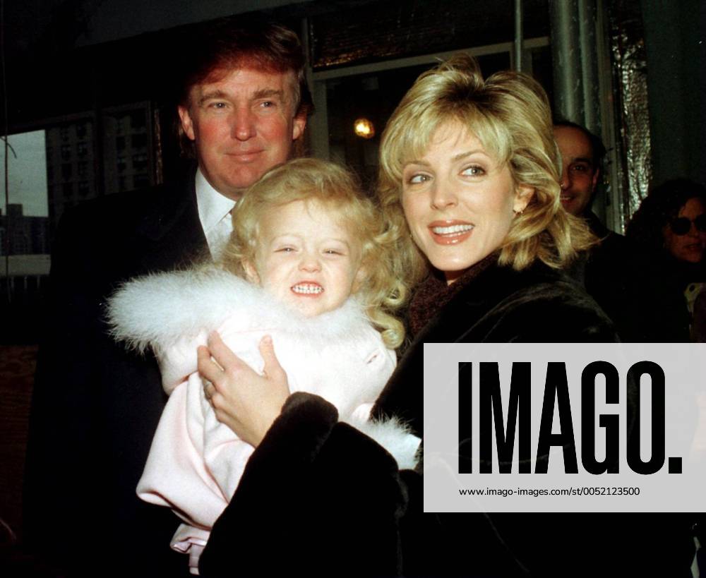 Donald Trump (USA Chairman Donald Trump Foundation) mit Ehefrau Marla Maples und Tochter Tiffany in New York (NYP97050201)