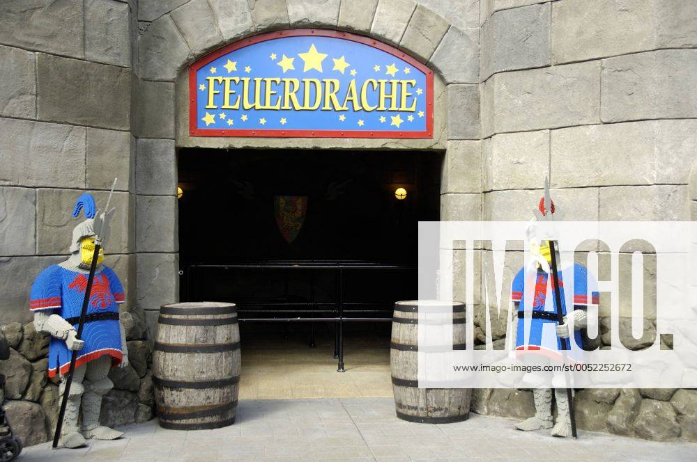 Zwei Wachtposten aus Lego im Legoland Günzburg iblbkc00377451
