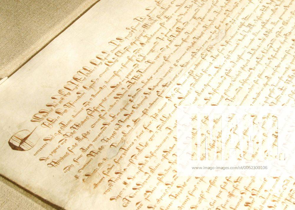 Magna Carta von 1297 vor ihrer Versteigerung im Sothebys Auktionshaus in New York - (NYP20071218307)