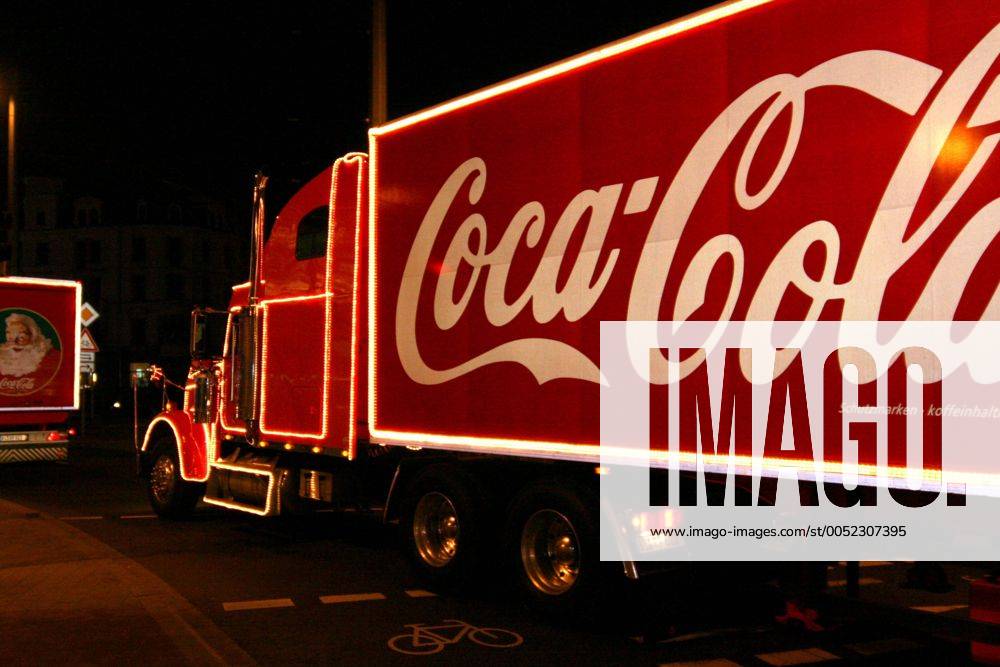 Coca Cola Weihnachtstrucks fahren anlässlich des Finales der Coca Cola Weihnachtstour durch Leipzig