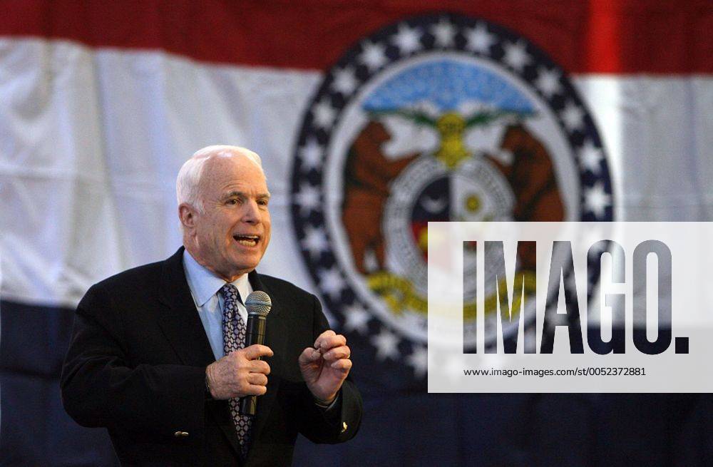 Präsidentschaftskandidat John McCain (USA Republikaner Senator Arizona) anlässlich einer Wahlkampfveranstaltung in Chesterfield, Missouri (SLP2008020108)