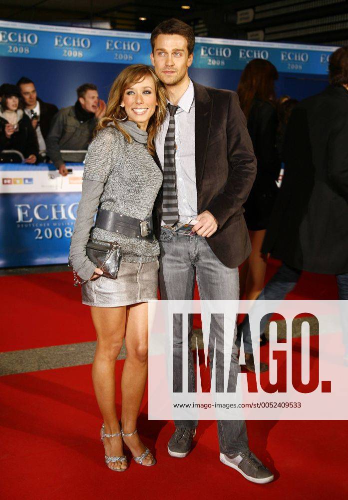 Schauspieler Wayne Carpendale mit Freundin Annemarie Warnkross (Moderatorin) anlässlich der Preisverleihung des Echo 2008 in Berlin