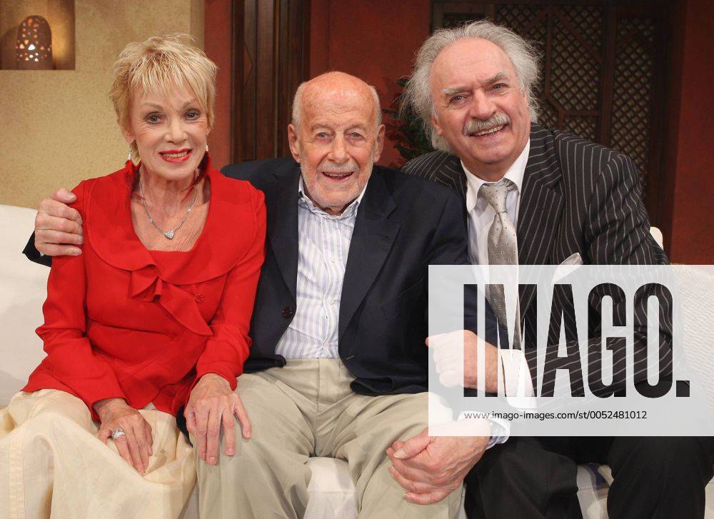 Schauspieler Anita Kupsch, Wolfgang Spier (Mitte) und Achim Wolff anlässlich eines Fotoshootings zum Theaterstück - Geschichten von Mama und Papa - in der Komödie Winterhuder Fährhaus in Hamburg