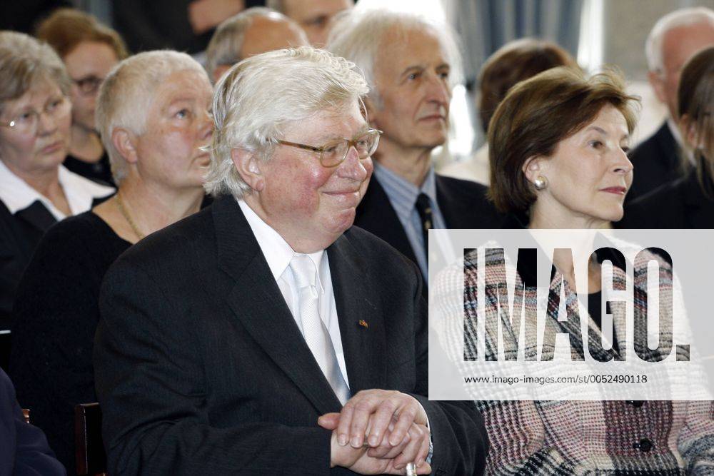 Prof. Dr. Gerhard Ertl (Nobelpreisträger Chemie) und Eva Luise Köhler (Ehefrau von Bundespräsident Horst Köhler) anlässlich der Verleihung des Großen Verdienstkreuzes in Berlin