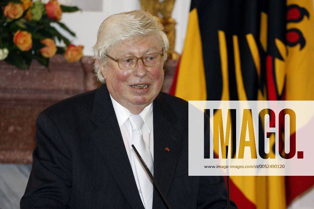 Prof. Dr. Gerhard Ertl (Nobelpreisträger Chemie) anlässlich der Verleihung des Großen Verdienstkreuzes in Berlin