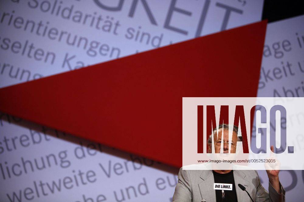 Frank Castorf (Intendant Berliner Volksbühne) auf dem Gründungsparteitag der Linken in Berlin
