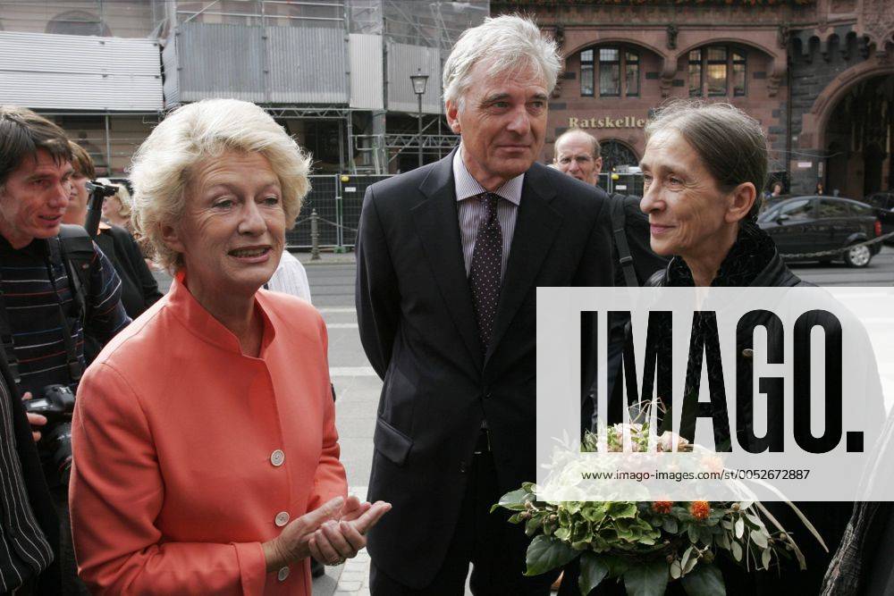 Petra Roth (li. Deutschland CDU Oberbürgermeisterin Frankfurt am Main) und Preisträgerin Choreographin Pina Bausch anlässlich der Verleihung des Goethepreises in Frankfurt am Main