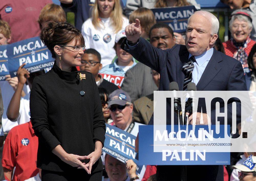 Präsidentschaftskandidat John McCain (USA Republikaner) und Vizepräsidentschaftskandidatin Sarah Palin (USA Republikaner) anlässlich einer Wahlkampfveranstaltung in Fairfax - WAP2008091014