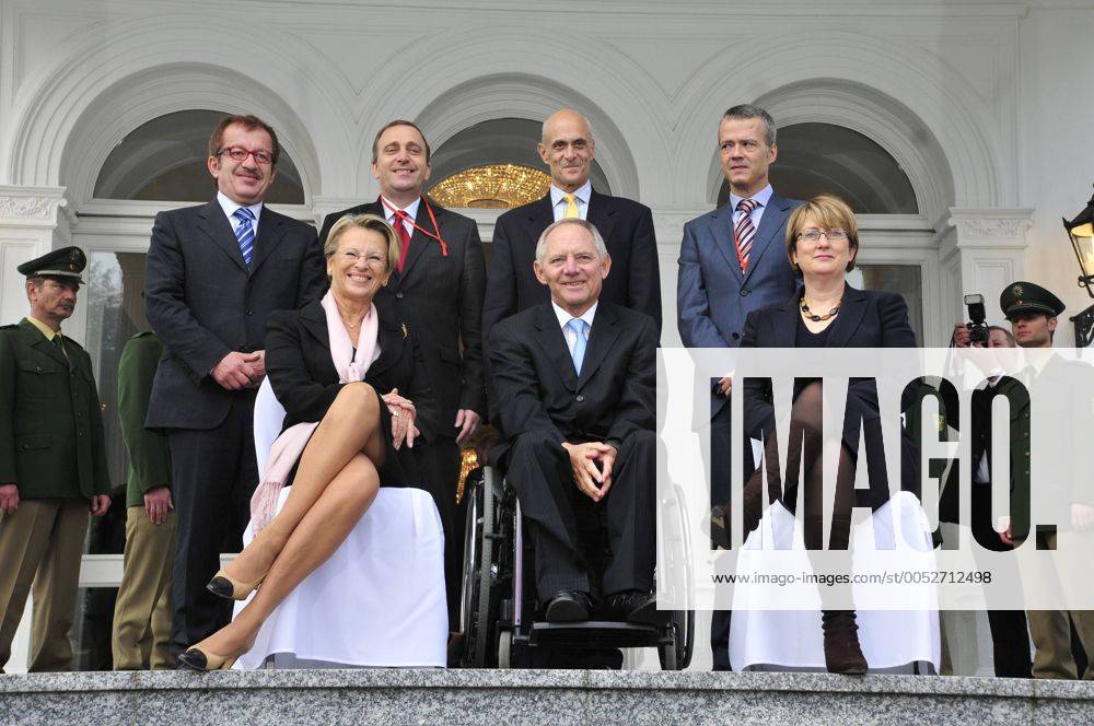 Vorn v.l.n.r.: Innenministerin Michele Alliot-Marie (Frankreich), Innenminister Wolfgang Schäuble (Deutschland CDU) und Jacqui Smith (Großbritannien), hinten v.l.n.r.: Roberto Maroni (Italien), Grzegorz Schetyna (Polen), Michael Chertoff (USA), Antonio Camacho Vizcaino (Spanien) anlässlich eines Treffens in Bonn