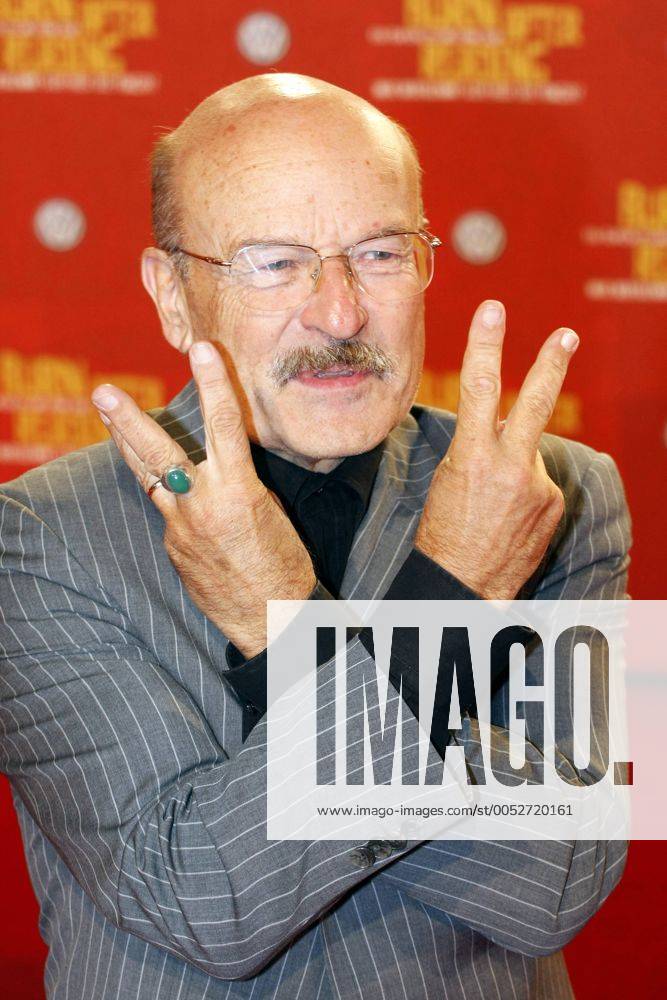 Regisseur Volker Schlöndorff anlässlich der Premiere des Films - Burn after Reading. Wer verbrennt sich hier die Finger? - in Berlin