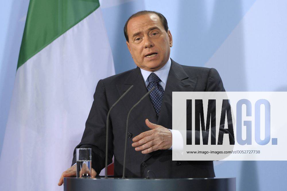 Ministerpräsident Silvio Berlusconi (Italien) während einer Pressekonferenz in Berlin