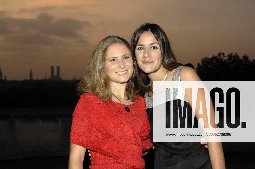 Franziska und Antonia Feuerstein (Töchter von Schauspielerin Jutta Speidel) anlässlich der Benefizgala - Casino Royale - der Jutta-Speidel-Stiftung in München