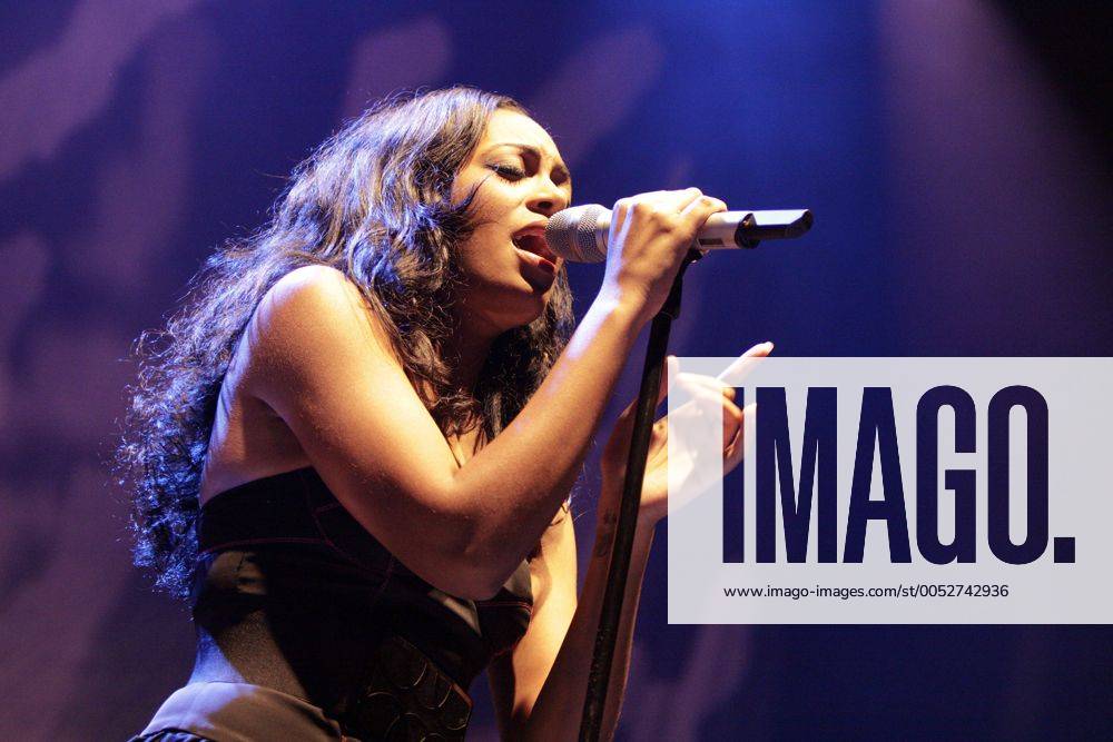 Sängerin Solange Knowles während eines Konzertes in Berlin