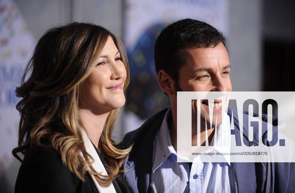 Schauspieler Adam Sandler und seine Ehefrau Jackie anlässlich der Filmpremiere von - Bedtime Stories - in Los Angeles (LAP20081218105)