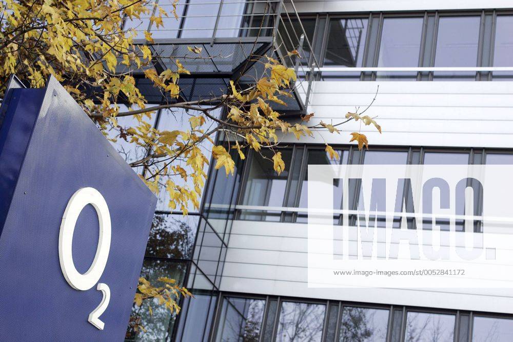 Schild an der Unternehmenszentrale von O2 Deutschland in München (iblski00962338)