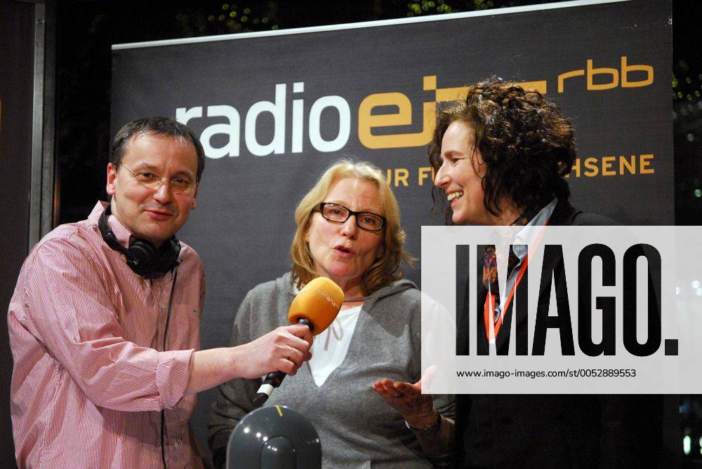 Moderator Knut Elstermann mit Schauspielerin Maren Kroymann und Regisseurin Erica von Möller (re.) beim - Nighttalk - des Senders RadioEins während der 59. Internationalen Filmfestspiele in Berlin