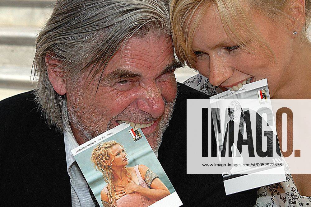 Schauspieler Veronica Ferres und Peter Simonischek während der Salzburger Festspiele