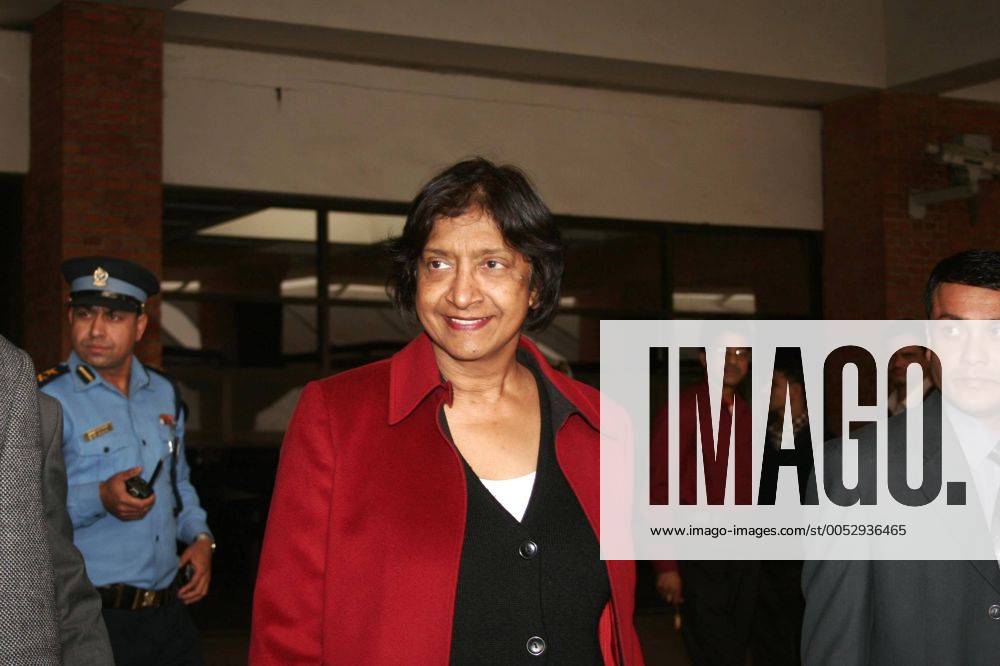 Navanethem Pillay (Südafrika Menschenrechtskommissarin bei UNHCR) nach ihrer Ankunft in Katmandu