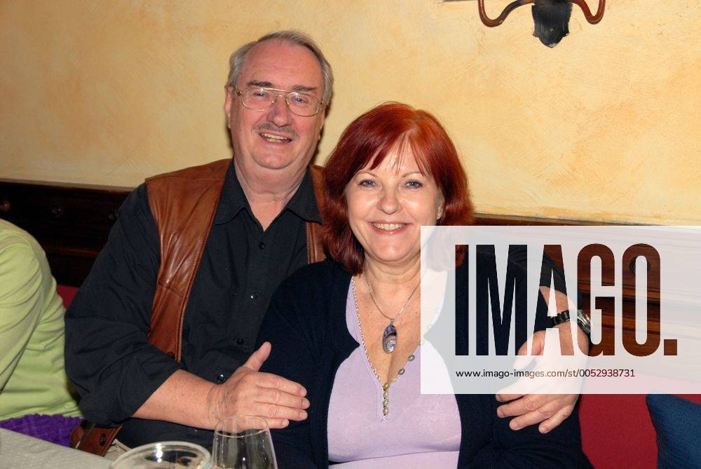 Schauspielerin Elfi Eschke anlässlich einer Lesung Andreas Steppans in ihrem Restaurant Itzlinger Hof in Salzburg