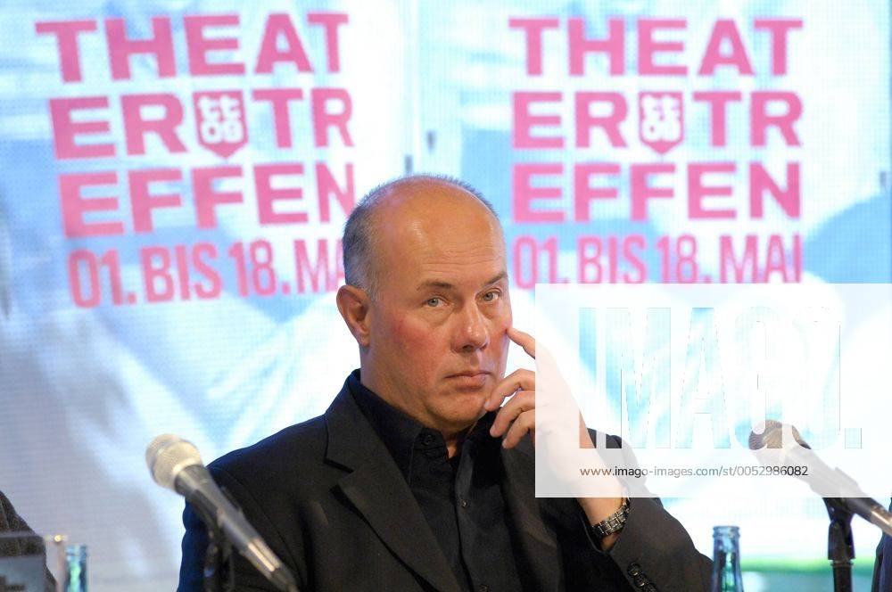 Jürgen Berger (Jury Theatertreffen) während einer Pressekonferenz zum Theatertreffen 2009 in Berlin