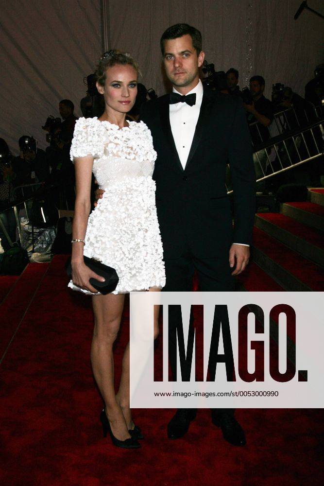Schauspieler Joshua Jackson neben seiner Freundin Diane Kruger (Schauspielerin) anlässlich der - Metropolitan Museum of Arts Costume Institute Gala - in New York - (nyp20090504249)