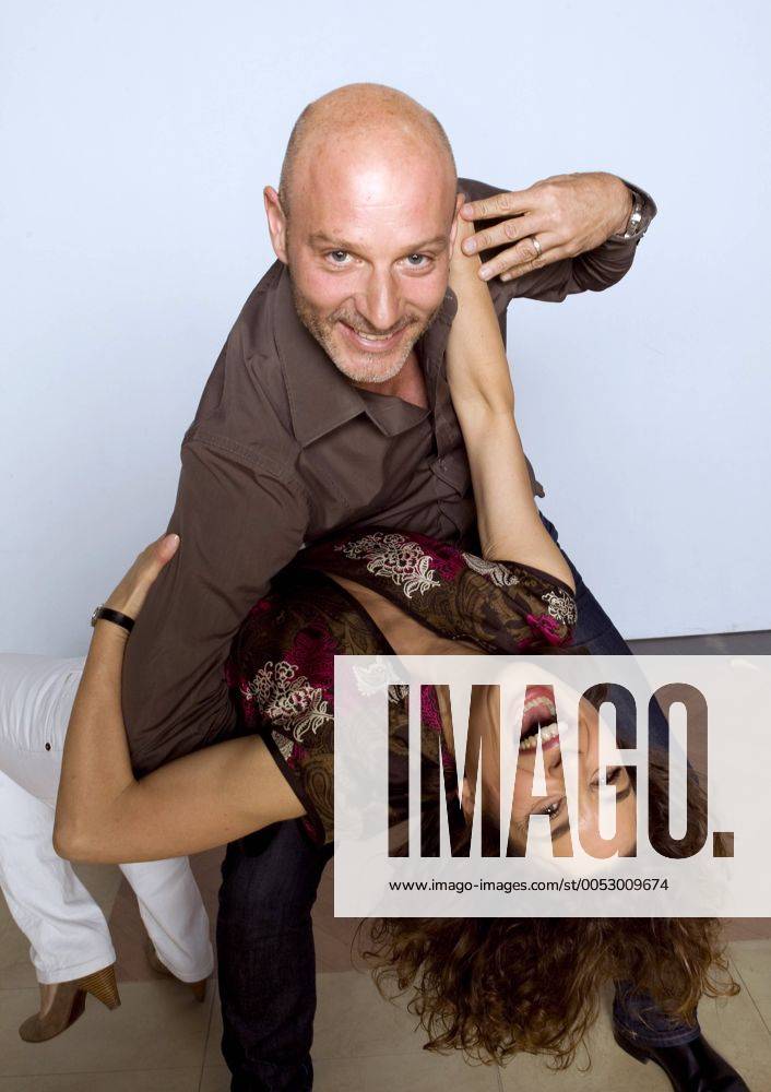 Schauspieler Simon Licht und Isabel Varell während eines Fototermins zur ARD-Serie - Rote Rosen - in Hamburg