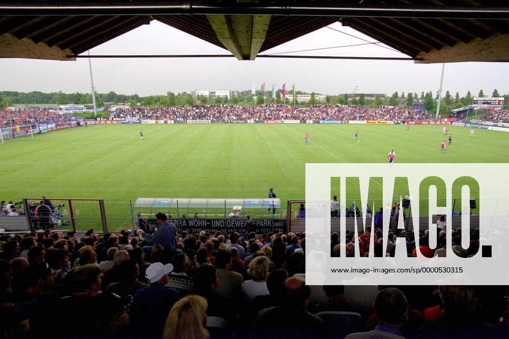 Fußball, Stadiongeschichte SpVgg Unterhaching Stadion am Sportpark - hier spielt Haching Fußball 1. BL Herren Saison 1999 2000, SpVgg Unterhaching - FC Schalke 04 3:1 Totale Stadion am Sportpark Unterhaching