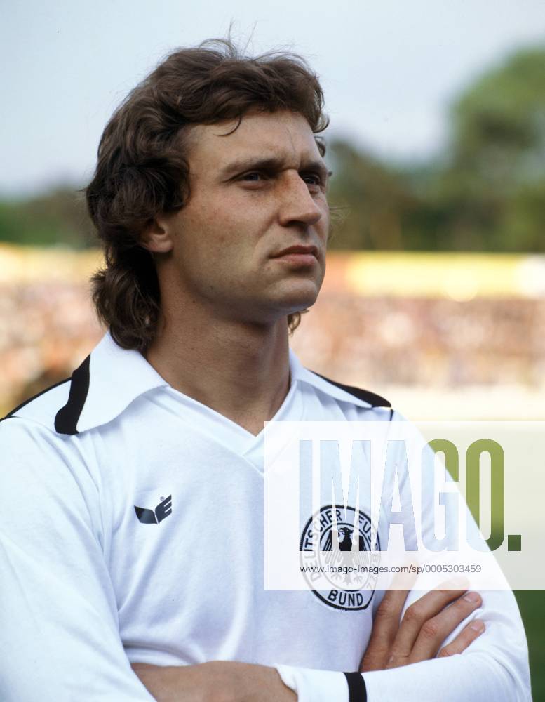 Heinz Flohe (BR Deutschland) - DEUTSCHSPRACHIGE SPORTZEITSCHRIFTEN UND -ZEITUNGEN NUR NACH RÜCKSPRACHE Fußball Länderspiel Herren WM 1978, Nationalteam, BRD Porträt Aufnahmedatum geschätzt Buenos Aires