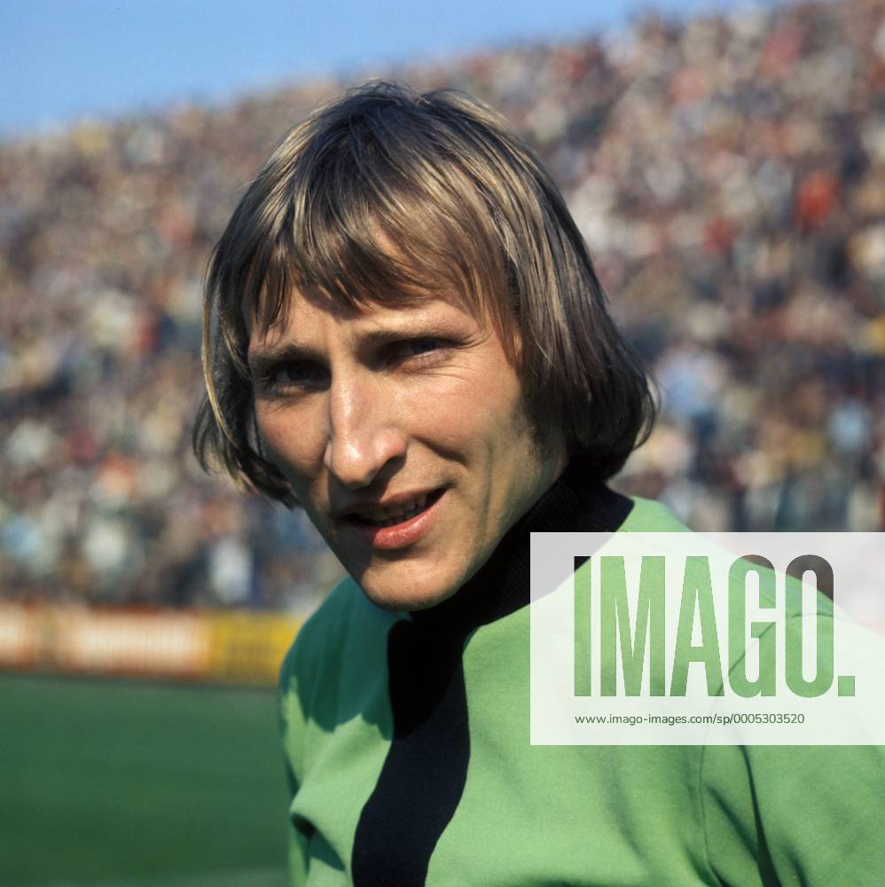 Torwart Wolfgang Kleff (Gladbach) - DEUTSCHSPRACHIGE SPORTZEITSCHRIFTEN UND -ZEITUNGEN NUR NACH RÜCKSPRACHE Fußball 1. BL Herren Saison 1973 1974, Borussia Mönchengladbach Porträt Aufnahmedatum geschätzt Mönchengladbach