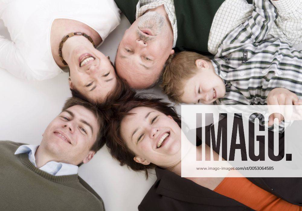 Familienfoto, 3 Generationen ibxyan01029486