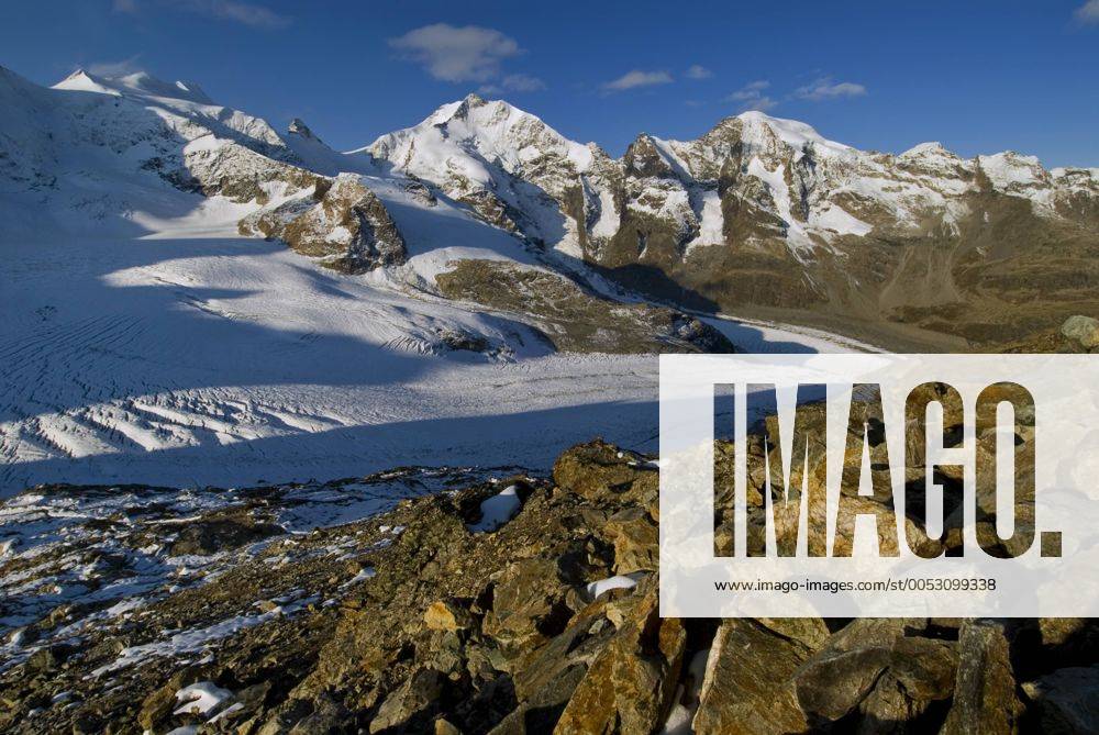 Morteratschgletscher, Berninagruppe mit Bellavista, 3922 m über NN, Piz Bernina, 4048 m über NN und dahinter Piz Morteratsch, 3751 m über NN, von links nach rechts, Bündner Alpen, Kanton Graubünden, Schweiz, Europa iblmid01043055