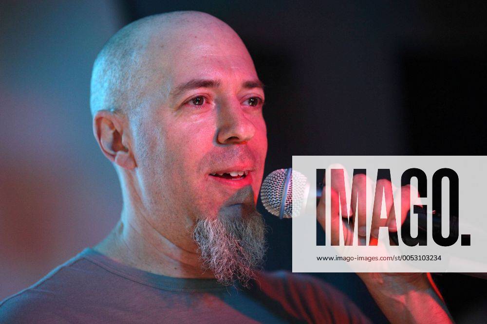 Keyboarder Jordan Rudess (Dream Theater) während eines Konzerts in Moskau - (PPPS)